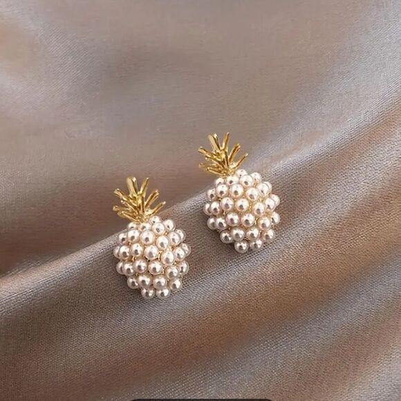 NEW Gold 14k Plated Pineapple Pearl Stud Earrings - Picture 3 of 6